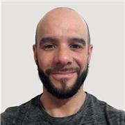 Studio e suono musica da quasi vent'anni. 
Sono appassionato quanto uno studente desideroso di imparare. 
La chitarra elettrica è il mio strumento principale. 
Se vuoi approfondire aspetti tecnici e teorici della musica applicata alla chitarra, non hai ch